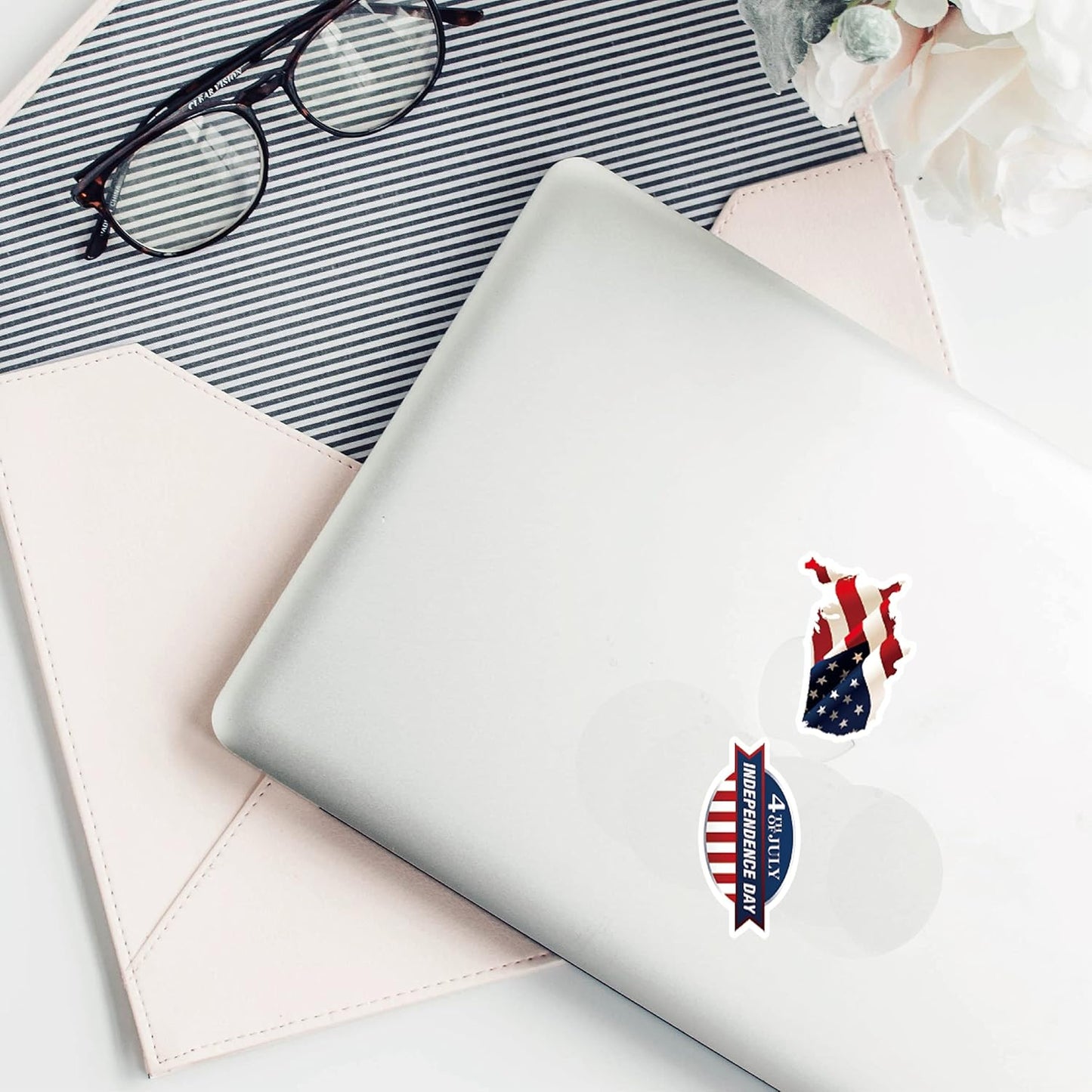 Zoolom 100PCS Cute Stickers for Water Bottles,Cute Aesthetic Stickers,Laptop Computer Skateboard Stickers,Vinyl Stickers,Waterproof Stickers,Sticker Pack,Stickers for Teen Girls Gifts Stickers