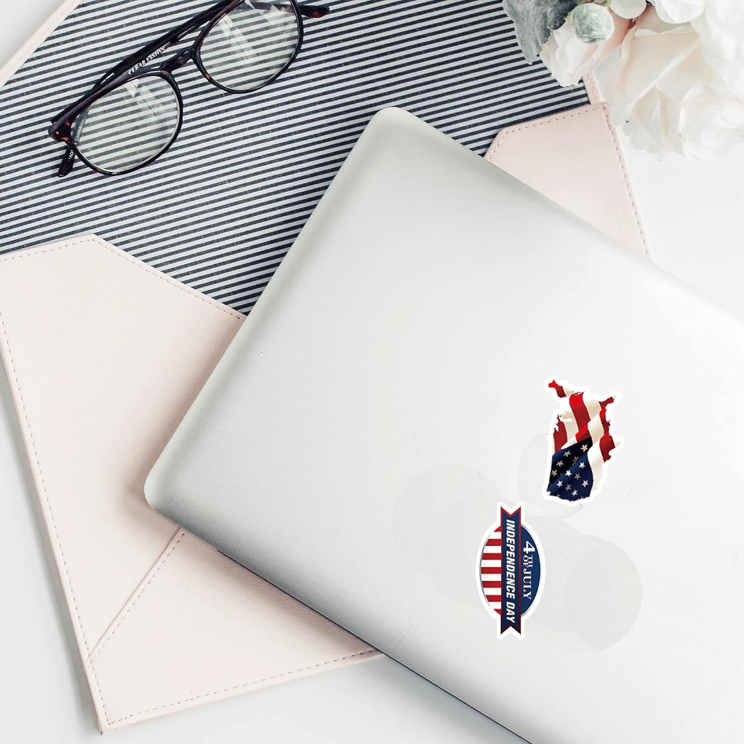 Zoolom 100PCS Cute Stickers for Water Bottles,Cute Aesthetic Stickers,Laptop Computer Skateboard Stickers,Vinyl Stickers,Waterproof Stickers,Sticker Pack,Stickers for Teen Girls Gifts Stickers
